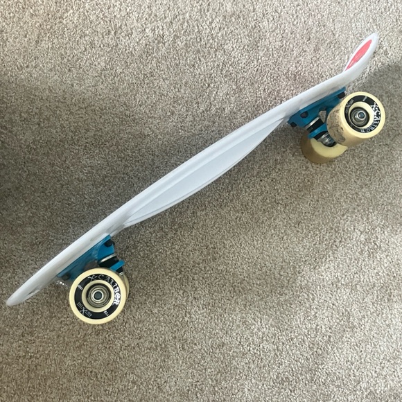 Penny Board - Picture 2 of 5